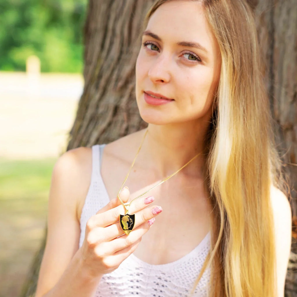 Stylish Choty - Shotgun Necklace - Gold Mullet - Chain and Pouch Included - 316L Stainless Steel - 18K Gold Plating Infused