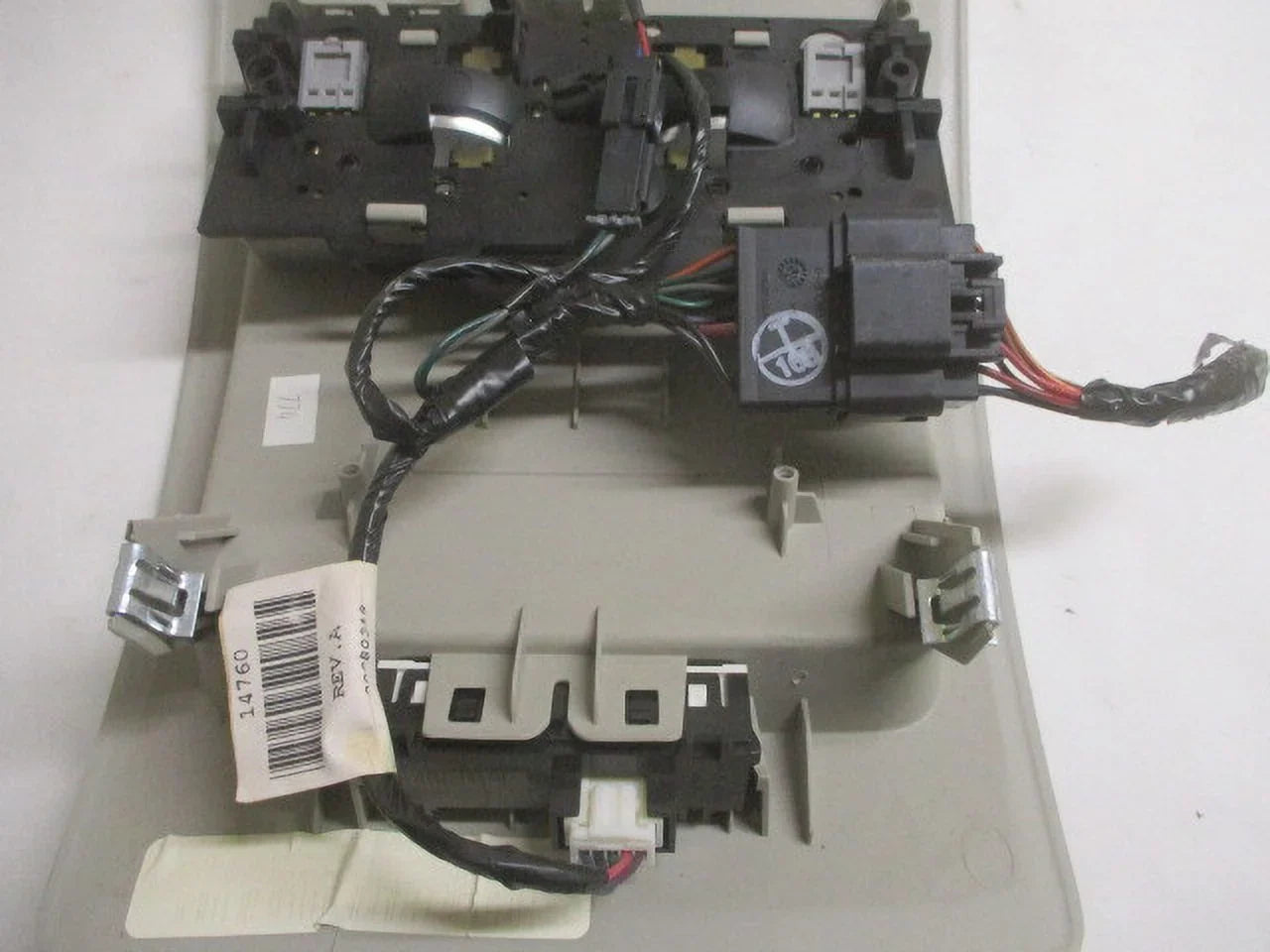 Pre-Owned Chevrolet Silverado 1500 2500 Overhead Roof Console w/Lights OEM LKQ (Good) - Exclusive Design
