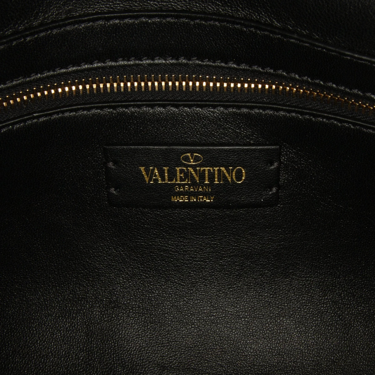 Stylish Pre-Owned Authenticated Valentino Medium Roman Stud Satchel Calf Leather Black Unisex (Good)