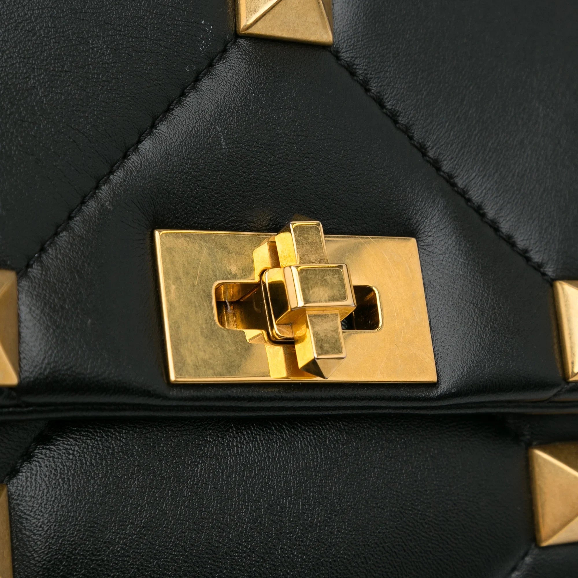 Stylish Pre-Owned Authenticated Valentino Medium Roman Stud Satchel Calf Leather Black Unisex (Good)