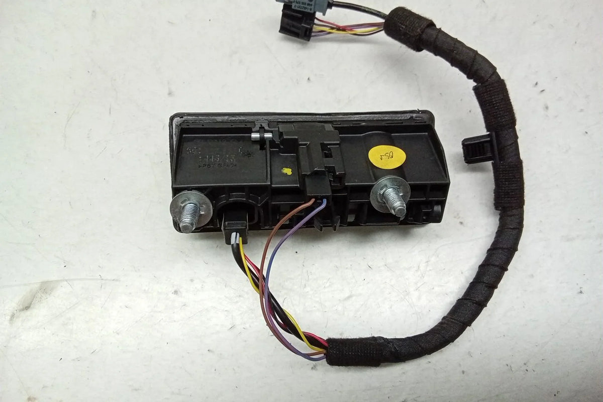 Pre-Owned 16 2016 Volkswagen Passat Decklid Mounted Backup Camera OEM (Good) - Exclusive Design