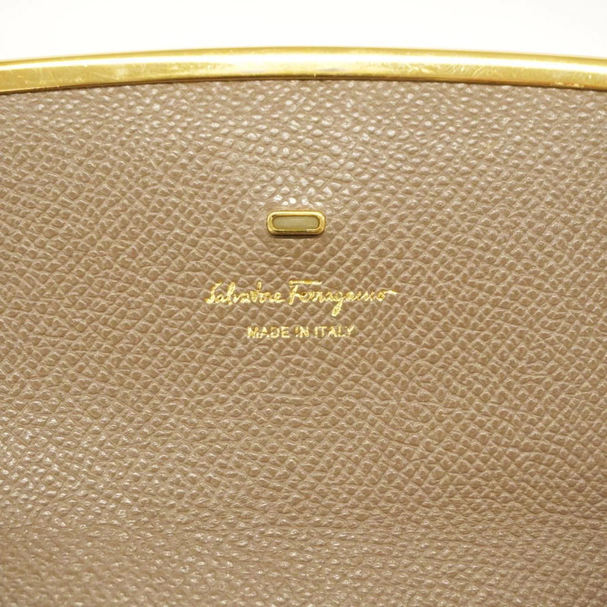 Stylish Pre-Owned Salvatore Ferragamo Shoulder Bag Gancini Leather Brown Women's (Good)