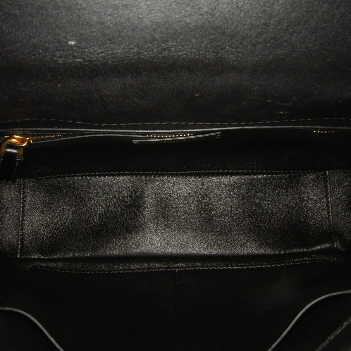 Stylish Pre-Owned Authenticated Valentino Medium Roman Stud Satchel Calf Leather Black Unisex (Good)